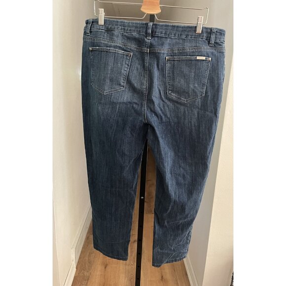 EUC Chico's Women's So Slimming Girlfriend Ankle Jeans  Tall - Picture 2 of 4